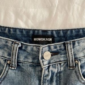 Ripped jeans (back and front rips), mid-high waist, comfortable, light jeans